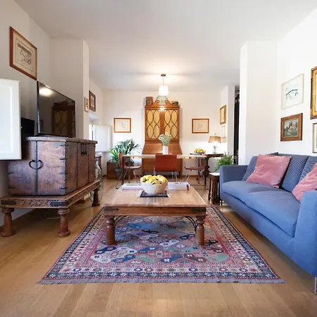 Piazza Bernardini In Center Town 루카