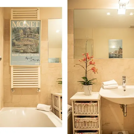 Piazza Bernardini In Center Town 루카