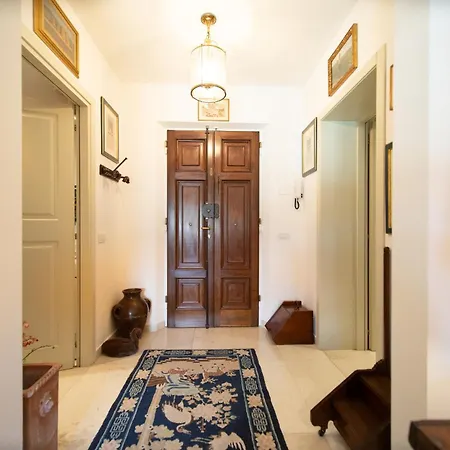 Piazza Bernardini In Center Town 루카