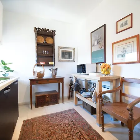 Piazza Bernardini In Center Town 루카